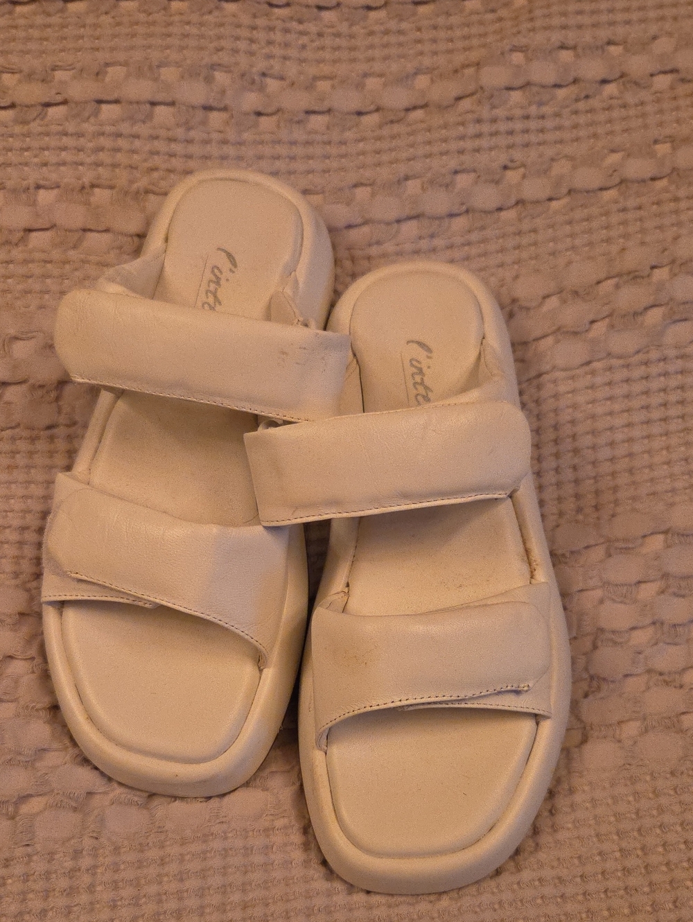 Lintervalle White Padded Strap Slide Sandals Size 8